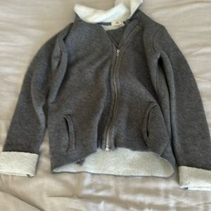 Grey zippered sweater with collar and cuffed sleeves